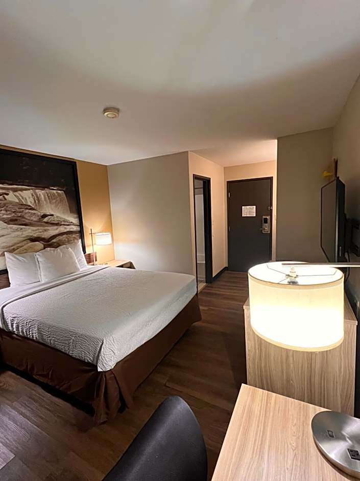 Super 8 by Wyndham Radcliff Ft. Knox Area