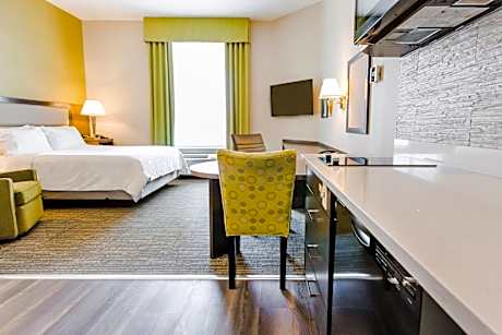 Studio Queen Suite with Walk In Shower