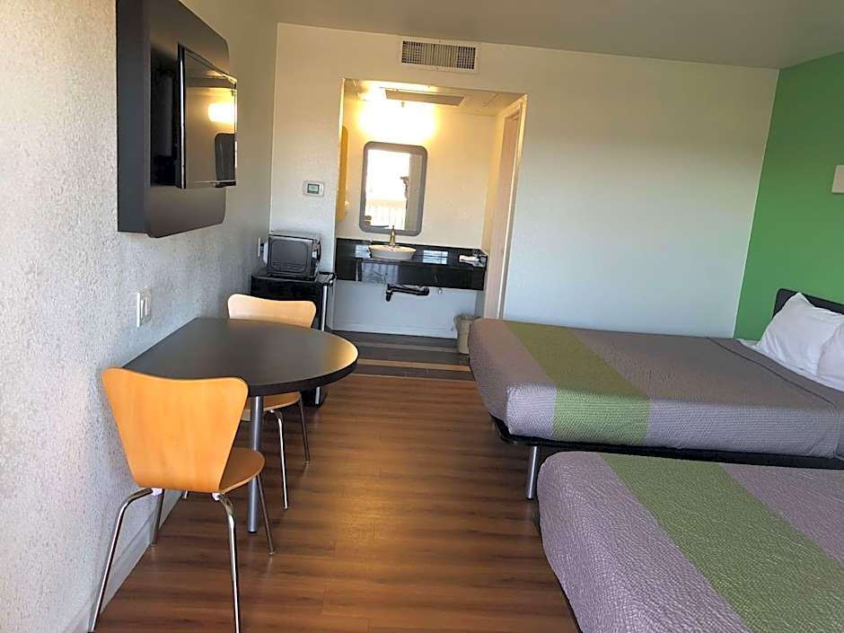 Motel 6-Barstow, CA
