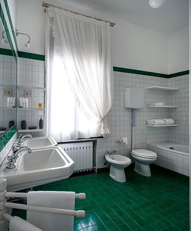 Casa Lunia Guesthouse