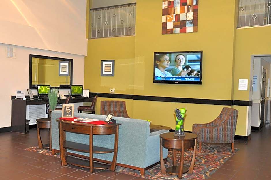 Holiday Inn Express and Suites Sarasota East By IHG