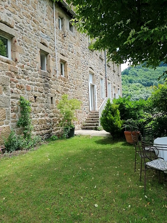 MARIAC , Chambres d'hôtes "AU TILLEUL" 6km du Cheylard