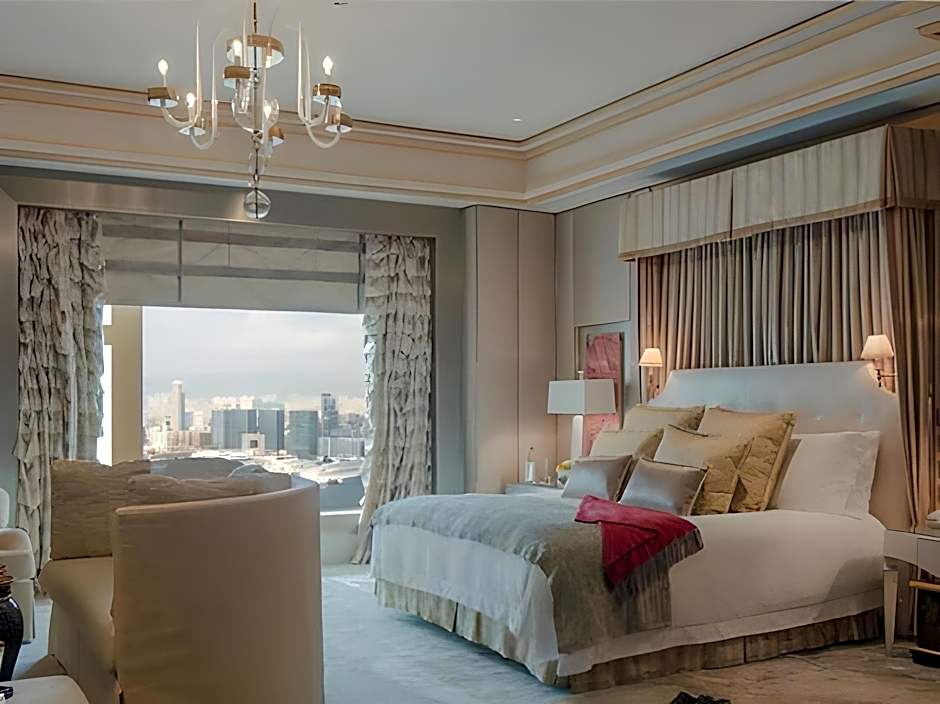 Four Seasons Hotel Hong Kong