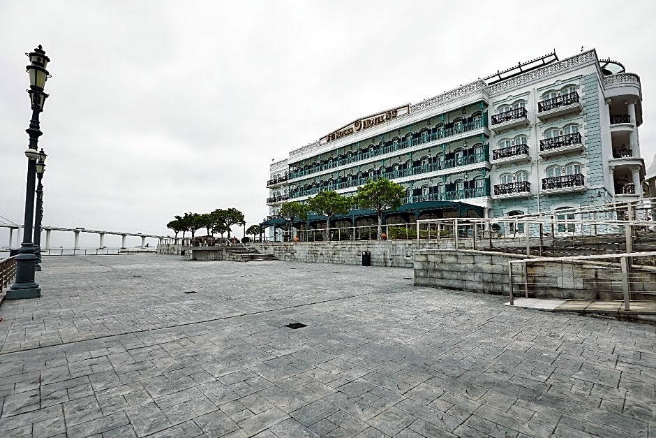 Rocks Hotel