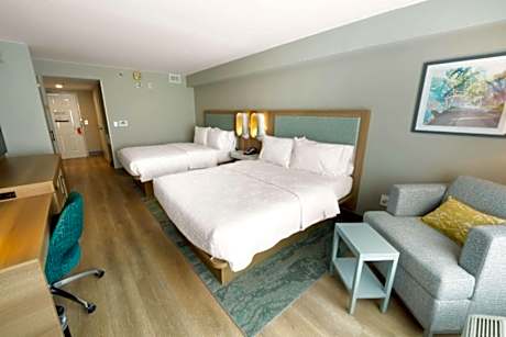 2 Queen W/Microwv/Fridge