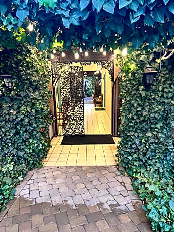 Lantern Light Inn - Romantic Getaway
