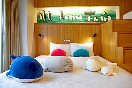 Aquarium Culture Room - 6 Guests