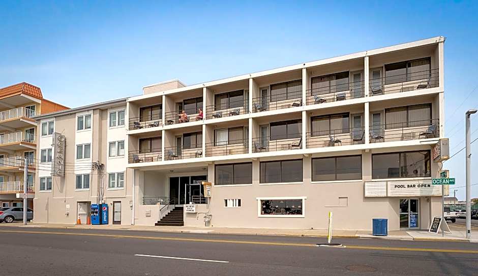 Oceanic Hotel & Barefoot Tiki Bar