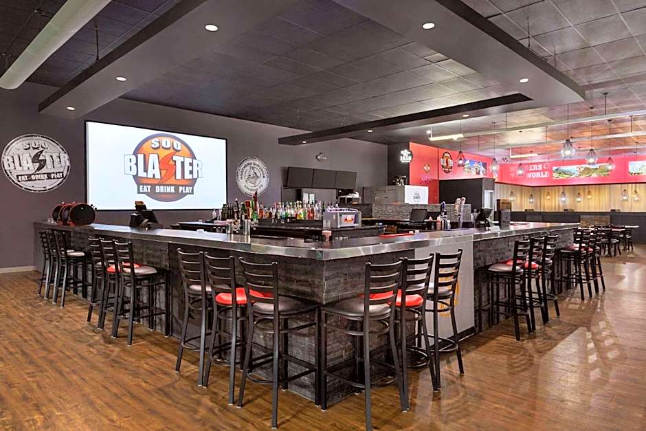 Days Inn & Suites by Wyndham Sault Ste. Marie ON