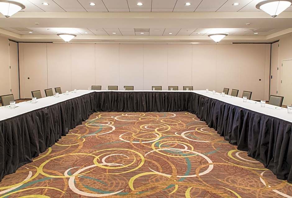 Holiday Inn Hotel & Suites Bloomington Airport By IHG