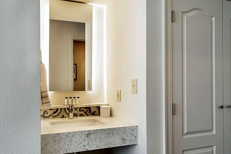 St Charles Coach House, Ascend Hotel Collection