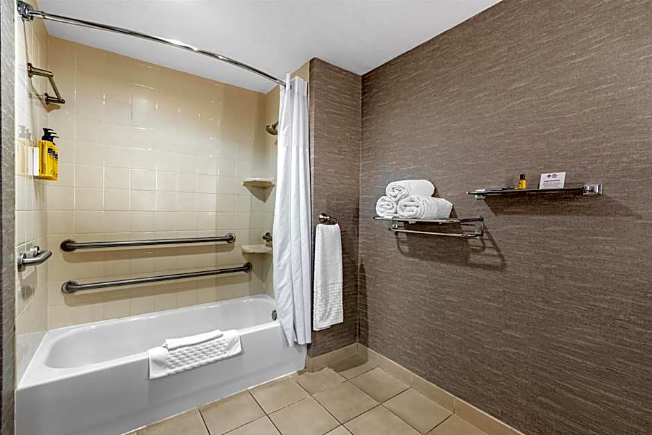 Best Western Plus Fresno Airport Hotel