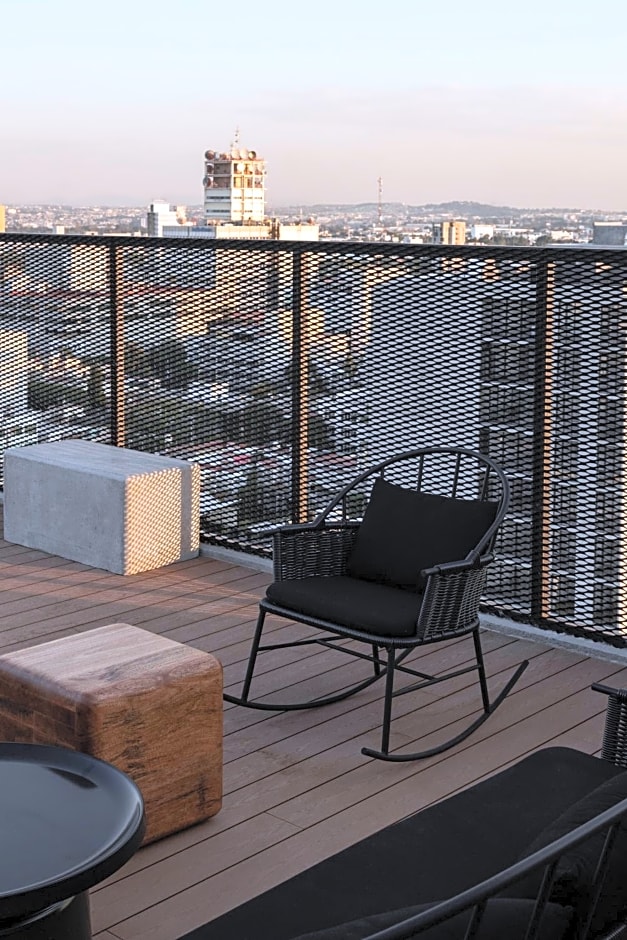 Loft In The Heart Of Americana, Have An Artsy Stay
