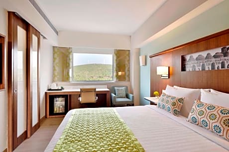 Fairfield Premium Queen Room - Early check-in and late check-out upto 2 hours