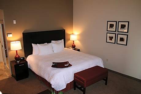 King Room with King Bed - Non-Smoking