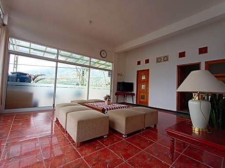 Rose House Dieng Syariah