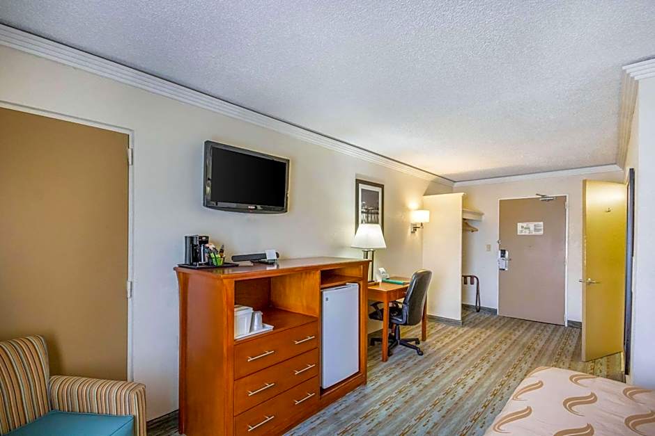 Quality Inn & Suites Kansas City - Independence I-70 East