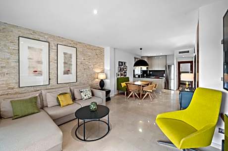 Luxury Two-Bedroom Suite with Hot Tub