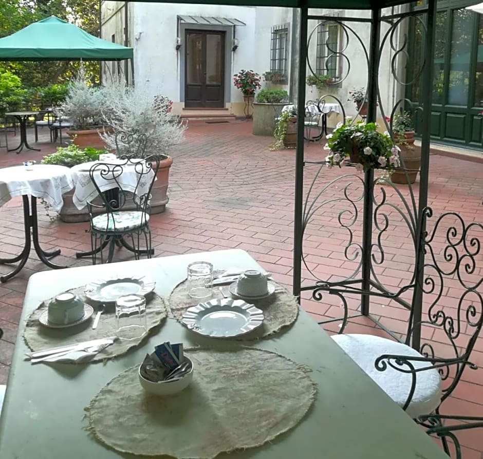 Villa La Dogana B&B di Charme - Historic Villa with a beautiful garden - private parking