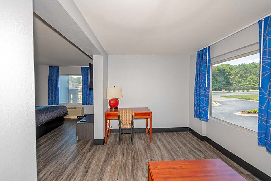 Jamestown inn & Suites