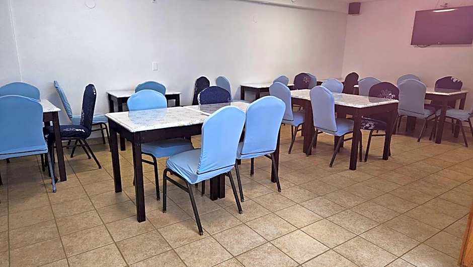 Days Inn & Suites by Wyndham Artesia