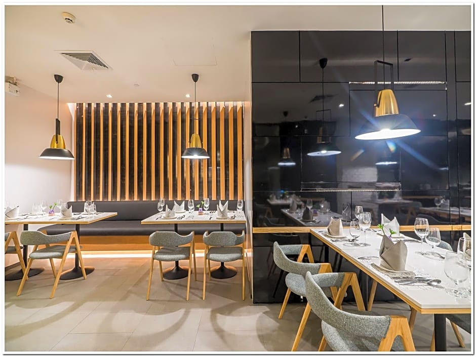 Sea Me Spring Tree Hotel