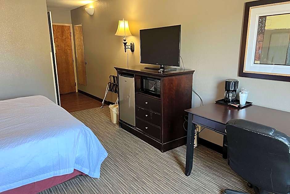 Days Inn by Wyndham Pittsburg KS