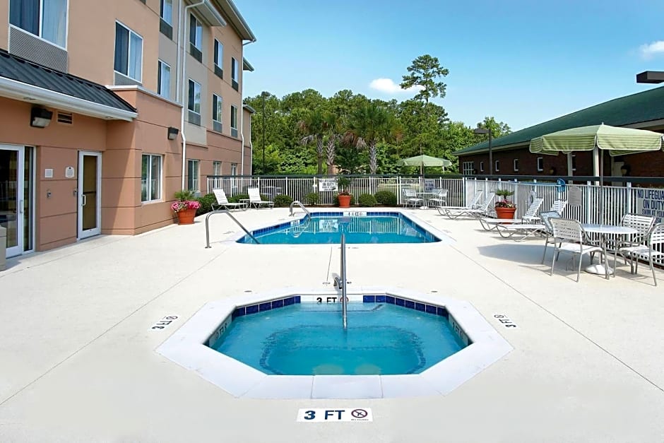 Fairfield Inn and Suites Charleston North/University Area