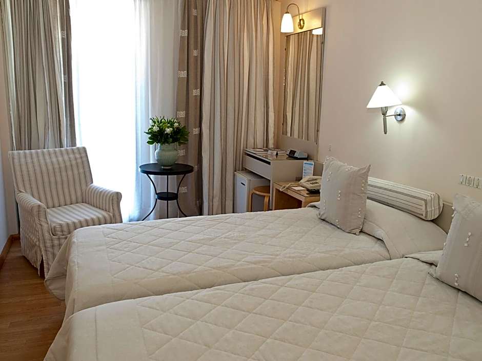 Photo 1 of 4 of Triple Room