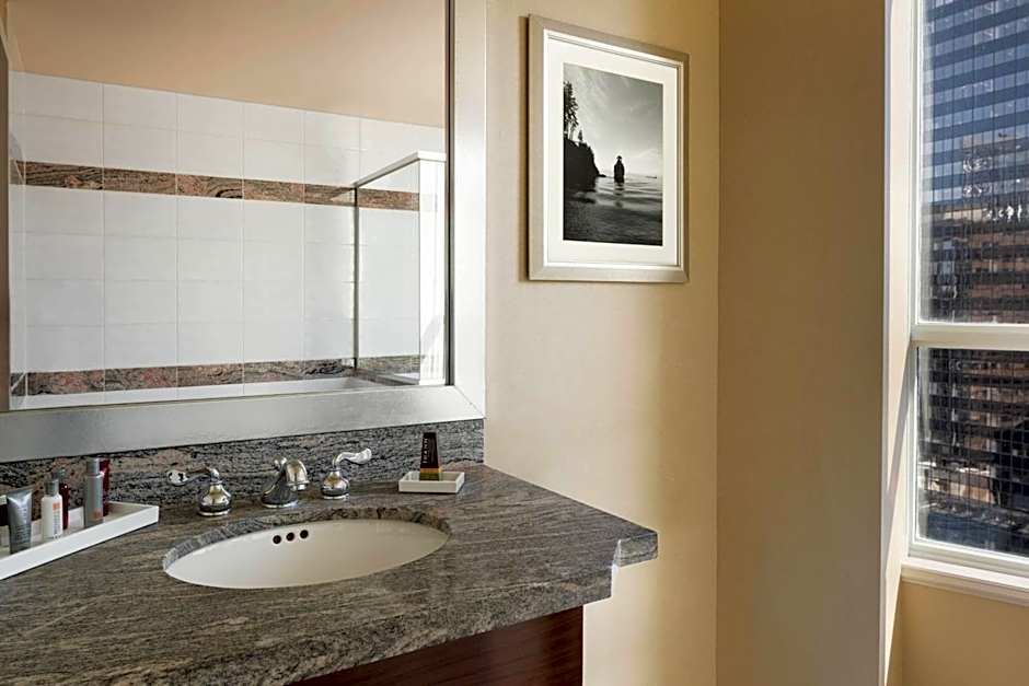Vancouver Marriott Pinnacle Downtown Hotel