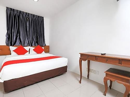 OYO 89672 Eg Hotel Jj