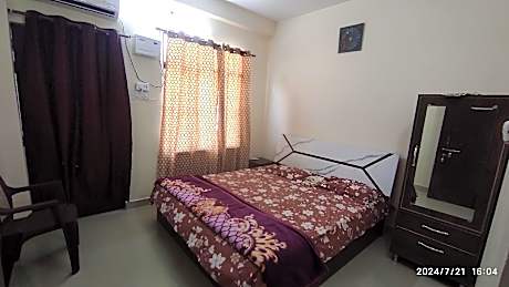 VAIDEHI KUNJ HOMESTAY  800m from Shri RAM MANDIR