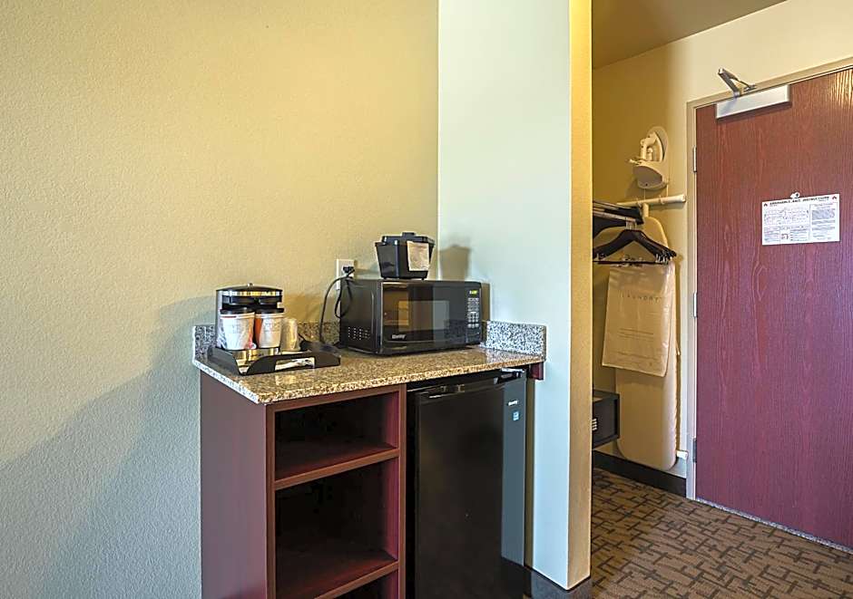 Cobblestone Inn & Suites - Altamont