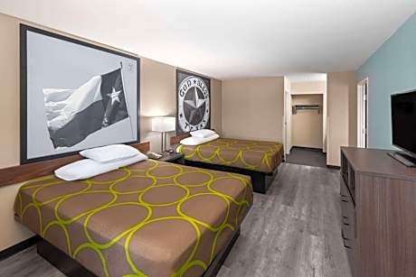 One-Bedroom Deluxe Suite with Two Queen Beds - Non-Smoking