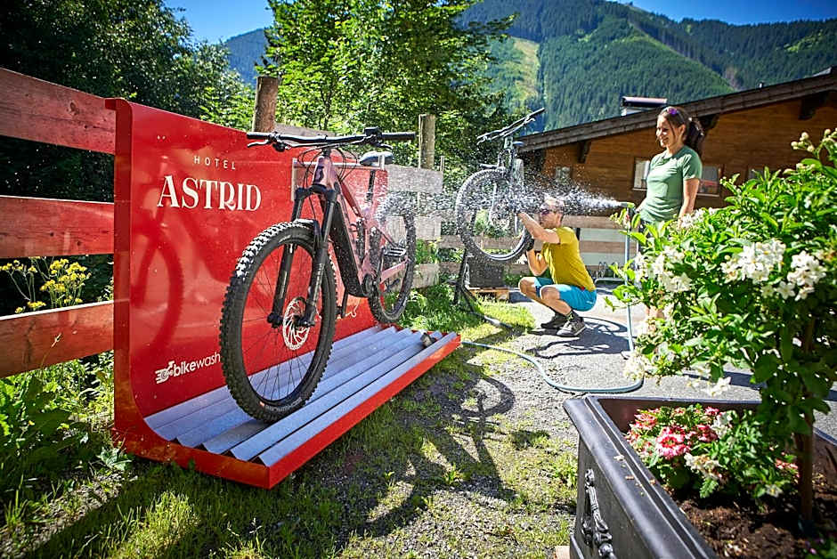 Hotel Astrid mit Panoramapool & inklusive JokerCard