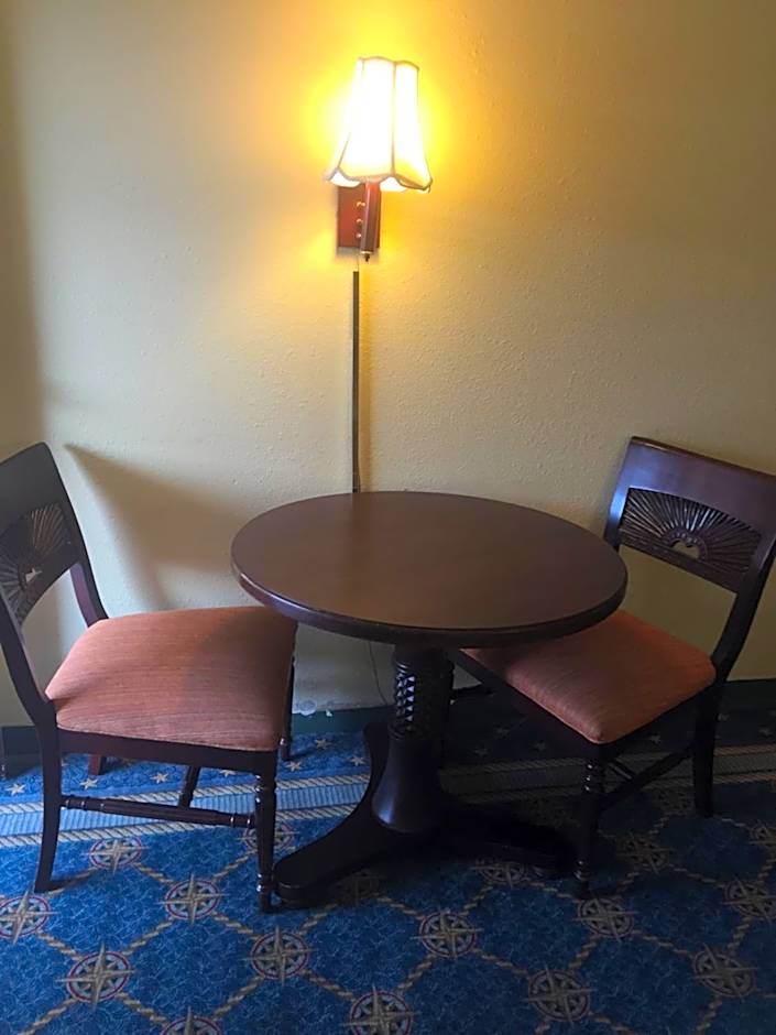 Maple Leaf Inn & Suites
