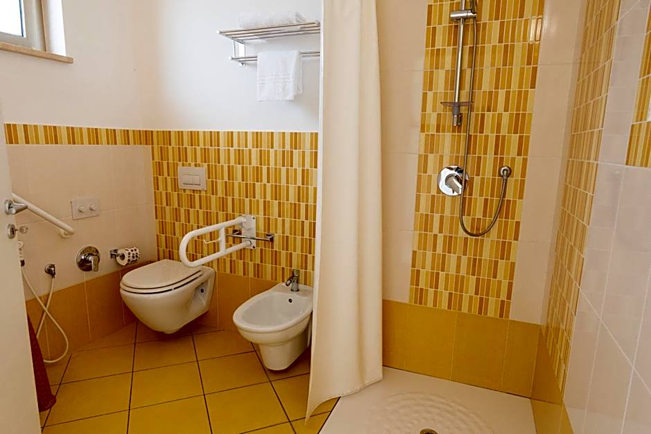 Hotel Baia Di Trainiti