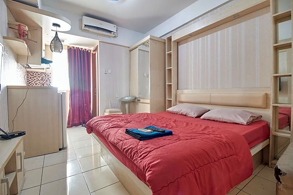 Apartment Green Lake View Ciputat by Celebrity Room