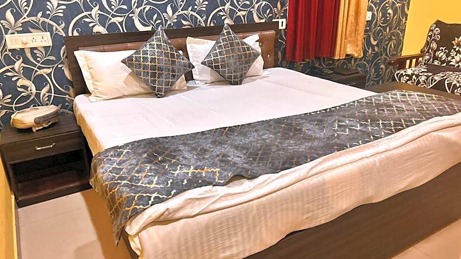 Photo 1 of 19 of Hotel Chandrawali