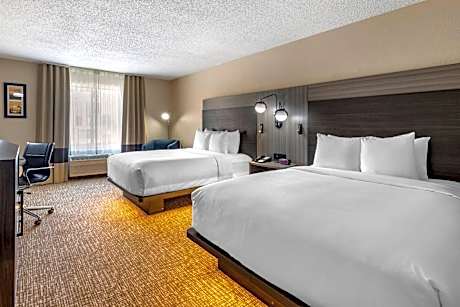 Queen Room with Two Queen Beds and Tub - Accessible/Non-Smoking