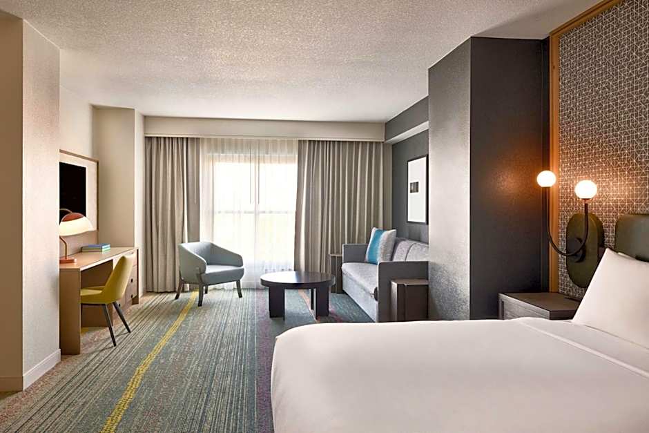 Renaissance® Phoenix Glendale Hotel & Conference Center