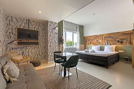 Suite with Lake View