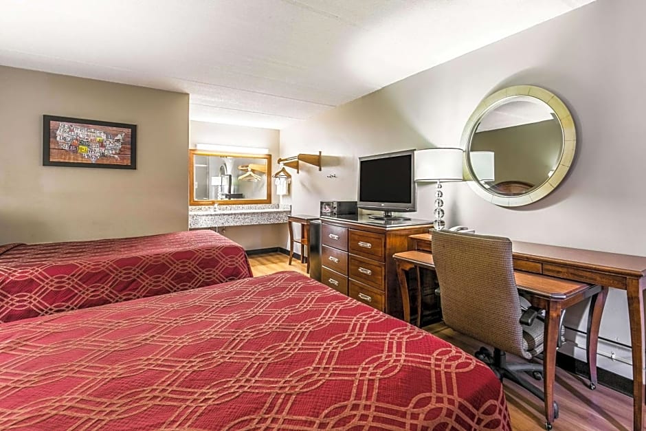 Econo Lodge North