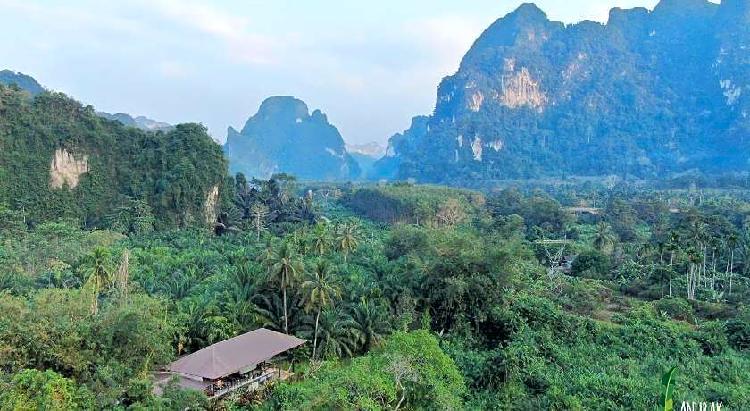 Anurak Community Lodge