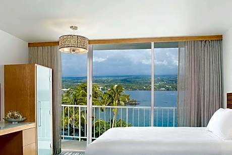 Queen Room with Ocean View - Mobility/Hearing Access