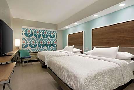 2 Queen Hearing Accessible Room W/Ri Shower