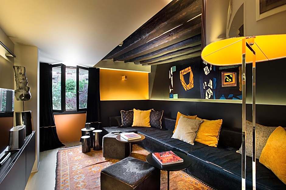 Charming House DD724