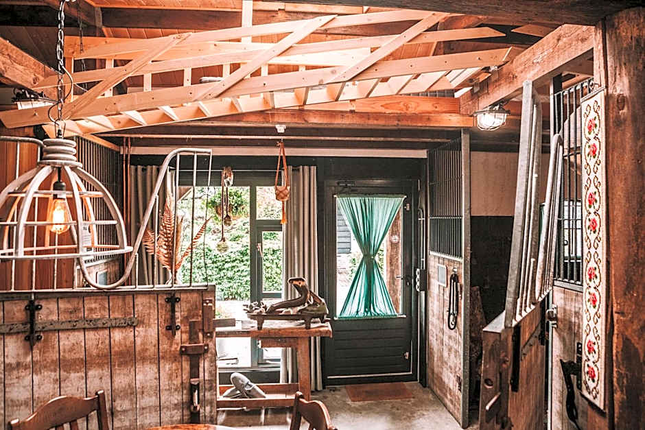 CRASH'NSTAY - Paardenstal