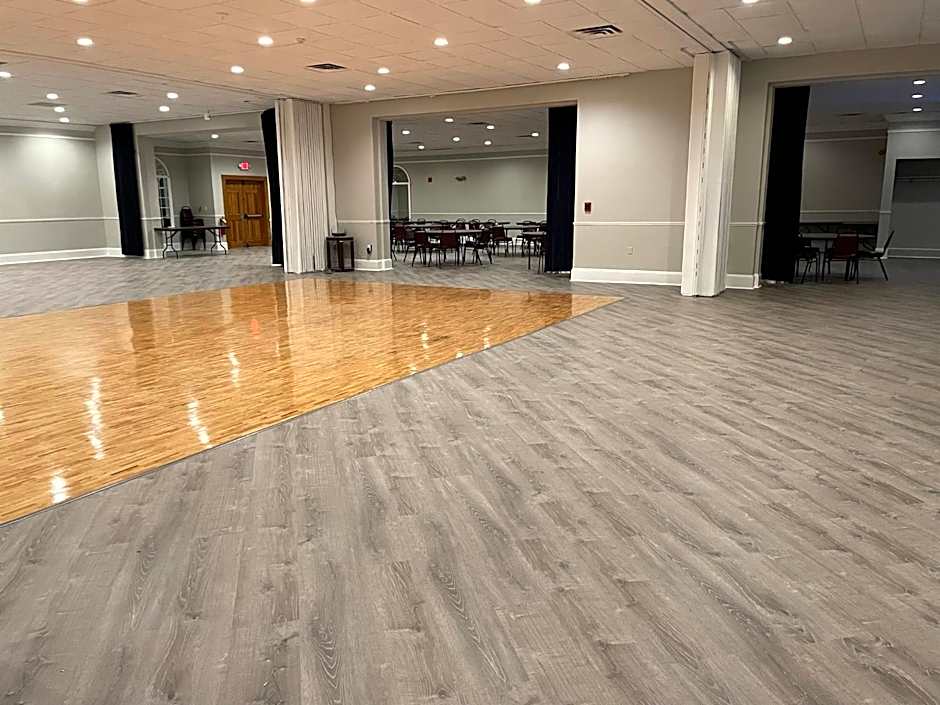 Whalers Inn and Suites