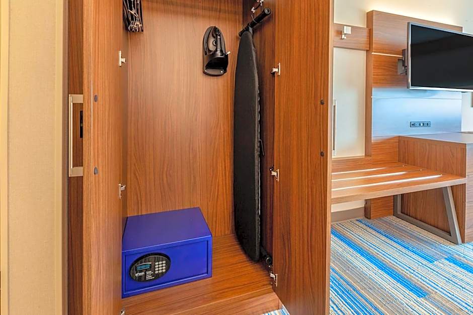 Holiday Inn Express and Suites Brunswick By IHG